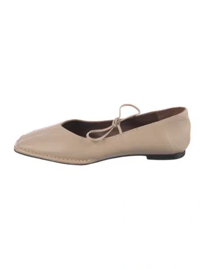 Pre-owned Alohas Leather Flats In Neutral