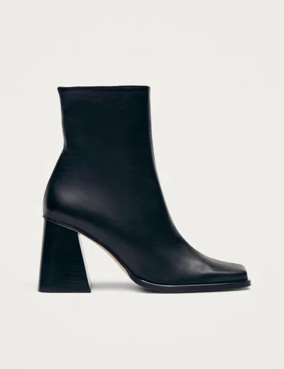 Alohas South Ankle Boots In Black