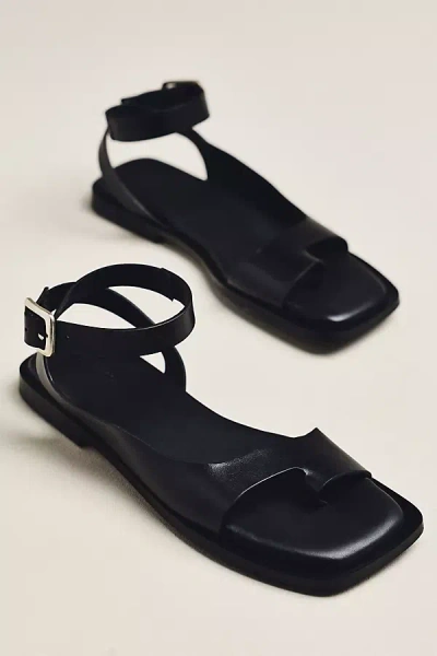 Alohas Buckle-fastening Toe-strap Sandals In Black