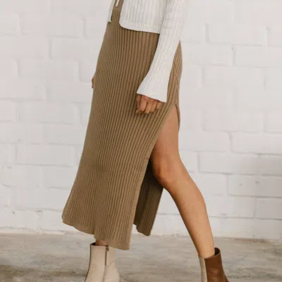 Alohas Wise Opened Knit Skirt Camel In Brown