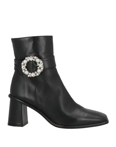 Alohas Woman Ankle Boots Black Size 6.5 Leather