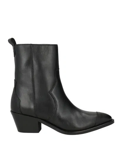 Alohas Woman Ankle Boots Black Size 9 Leather