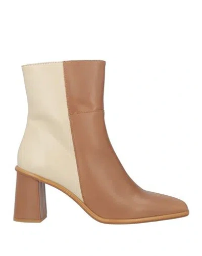 Alohas Woman Ankle Boots Camel Size 6.5 Leather In Brown
