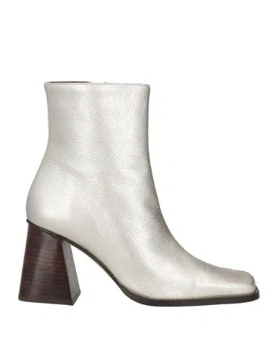 Alohas Woman Ankle Boots Silver Size 8.5 Leather