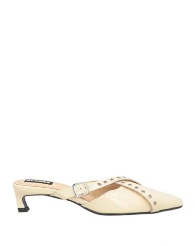 Alohas Woman Mules & Clogs Cream Size 7.5 Leather In White