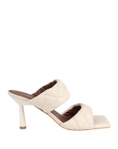 Alohas Woman Sandals Beige Size 10 Soft Leather