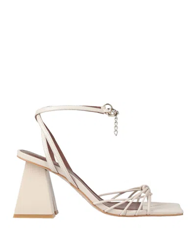 Alohas Toe Strap Sandals In White