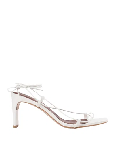 Alohas Toe Strap Sandals In White