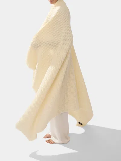 Alonpi Sasha Cashmere Throw (70in/1.8m)  Abask Luxury Gift In Neutral