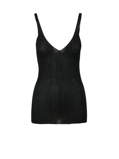 Alpha Studio Fitted Sleeveless Top With Deep V-neckline And Vertical Ribbed Texture In Black