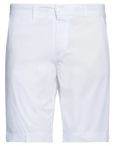 Alpha Studio Man Shorts & Bermuda Shorts White Size 30 Cotton, Elastane