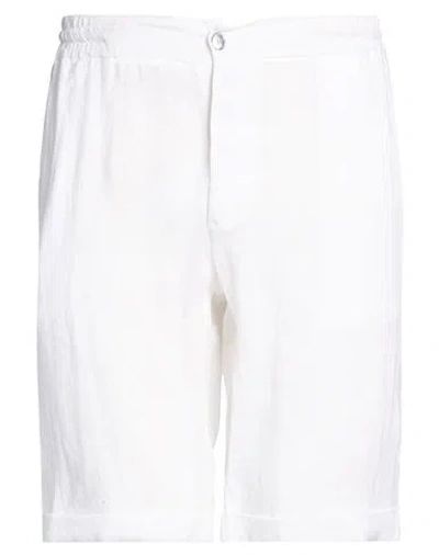 Alpha Studio Man Shorts & Bermuda Shorts White Size 38 Linen