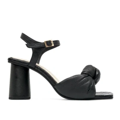 Alta Alessia Sandals In Black