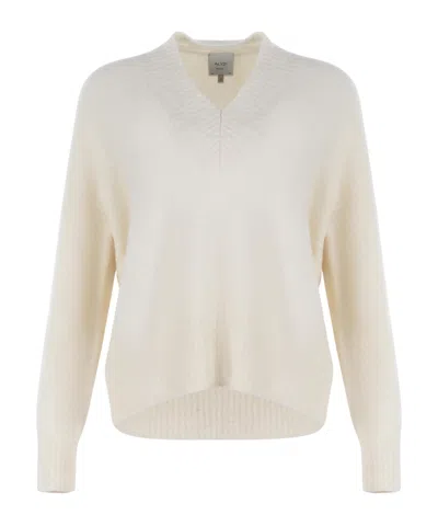 Alysi V-neck Long Sleeved Knitted Jumper In White