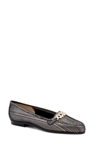 Amalfi By Rangoni Oste Loafer In Pewter Jeans