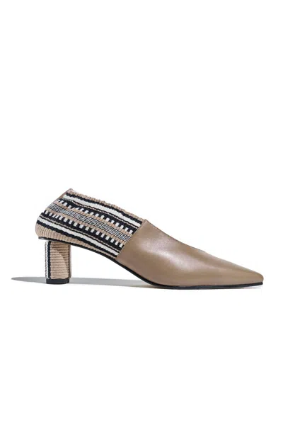 Amambaih Ana Pump In Marron In Multi