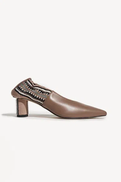 Amambaih Ana Pumps In Multi