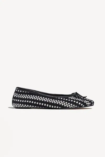 Amambaih Paz Round-toe Flexible Sole Ballet Flats In Black
