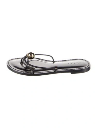 Pre-owned Amanu Leather Flip Flops In Black/gold