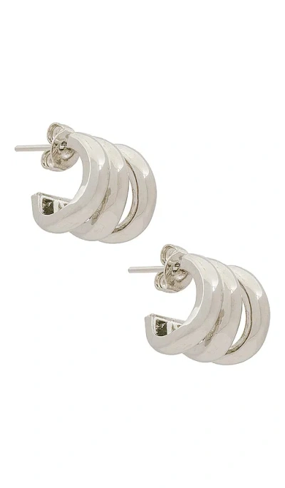 Amber Sceats Ohrringe In Metallic Silver