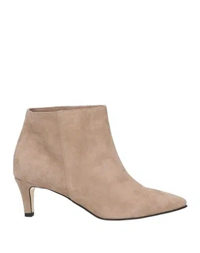 Ame Âme Woman Ankle Boots Taupe Size 8 Leather