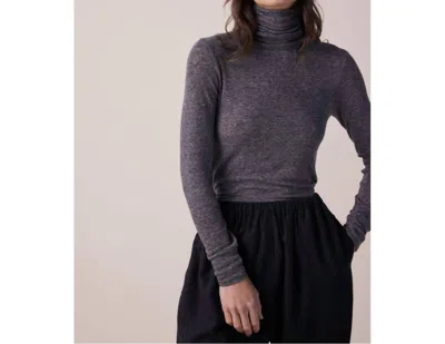 Amente Lightweight Wool Turtleneck Sweater In Heather Grey In Purple