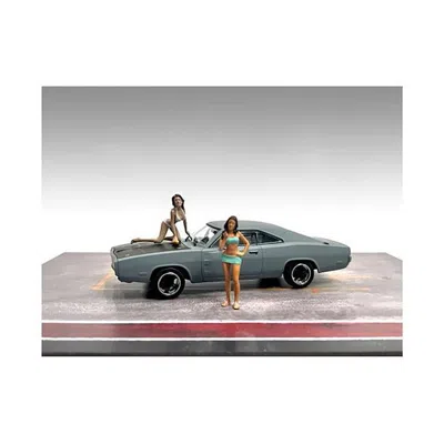 AMERICAN DIORAMA 1 TO 43 SCALE CAR WASH GIRLS SET 1 DOROTHY & BARBARA FIGURE FOR MODEL CAR 2 PIECE
