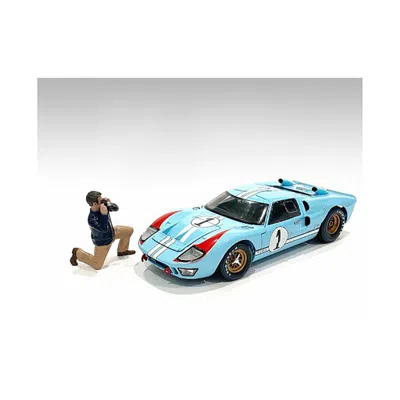 AMERICAN DIORAMA 2 IN. RACE DAY FIGURINE IV FOR 1-18 SCALE MODEL CAR