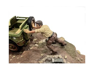 AMERICAN DIORAMA 4X4 MECHANIC FIGURE 5 FOR 1/18 SCALE MODELS BY AMERICAN DIORAMA