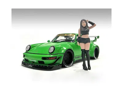 American Diorama Auto Salon Girls Figure 2 For 1/18 Scale Models By  In Green
