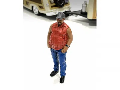 AMERICAN DIORAMA CAMPERS FIGURE 1 FOR 1/18 SCALE MODELS BY AMERICAN DIORAMA