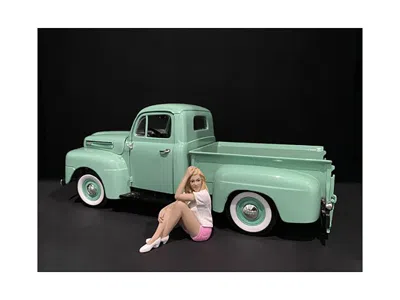 American Diorama Car Girl In Tee Madee Figurine For 1/24 Scale Models By  In Blue