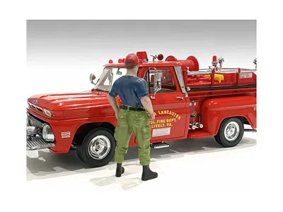 American Diorama Firefighters Fire Captain Figure For 1/18 Scale Models By  In Red