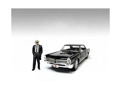 American Diorama Hanging Out 3 Figure #5 For 1/24 Scale Models By  In Black