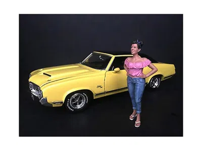 American Diorama 1 By 18 Scale Hanging Out Ii Gloria Figurine Model