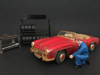 American Diorama Mechanic Tony Inflating Tire Figurine For 1/24 Scale Models By  In Blue