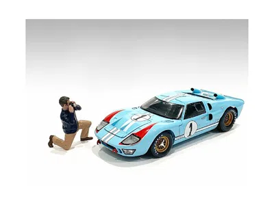 American Diorama Race Day 2 Figurine Iv For 1/18 Scale Models By  In Blue