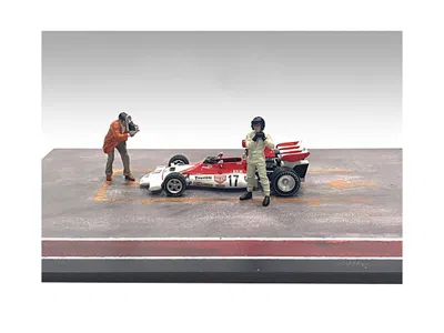 American Diorama Race Day Two Diecast Figures Set 2 For 1/43 Scale Models By  In Red