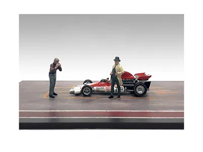 AMERICAN DIORAMA RACE DAY TWO DIECAST FIGURES SET 3 FOR 1/43 SCALE MODELS BY AMERICAN DIORAMA