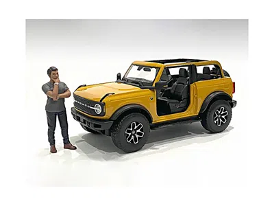 American Diorama The Dealership Female Salesperson Figurine For 1/24 Scale Models By  In Yellow