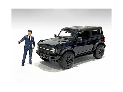American Diorama The Dealership Male Salesperson Figurine For 1/24 Scale Models By  In Animal Print