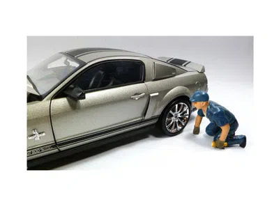 AMERICAN DIORAMA TOW TRUCK DRIVER OPERATOR SCOTT FIGURE FOR 1:18 SCALE DIECAST CAR MODELS BY AMERICAN DIORAMA