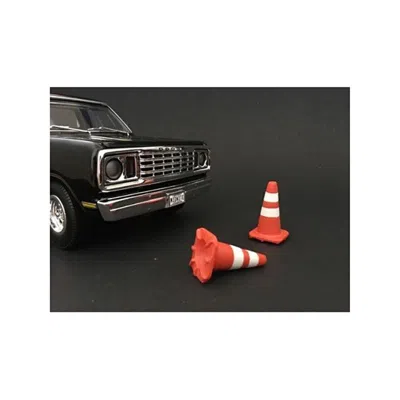 AMERICAN DIORAMA TRAFFIC CONES ACCESSORY FOR 1 ISTO 24 MODELS - SET OF 4