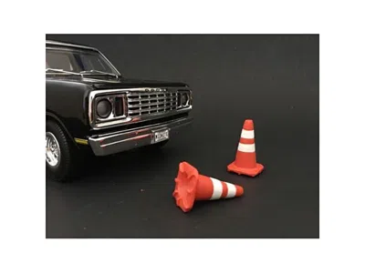 American Diorama Traffic Cones Accessory For 1 Isto 24 Models - Set Of 4 In Red