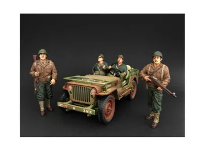 AMERICAN DIORAMA US ARMY WWII 4 PIECE FIGURE SET FOR 1:18 SCALE MODELS BY AMERICAN DIORAMA