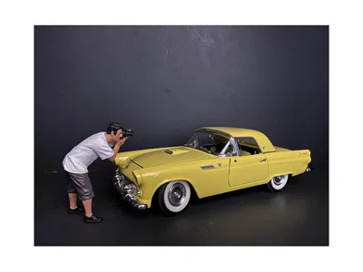 American Diorama Weekend Car Show Figurine Iv For 1/18 Scale Models By  In Yellow
