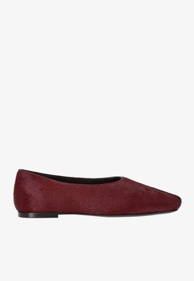 Ami Alexandre Mattiussi Two-tone Pony Effect Flats In Burgundy