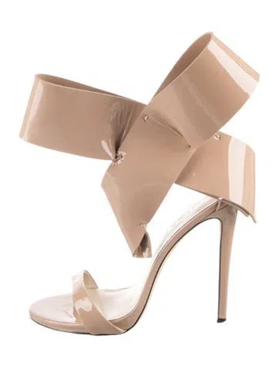 Pre-owned Aminah Abdul Jillil Patent Leather Bow Accents Sandals In Neutrals