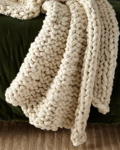 Amity Home Hannah Chunky Knit Throw In White