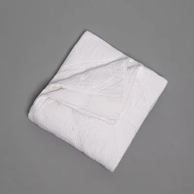 Amity Home Kenlee Cotton Quilt In White